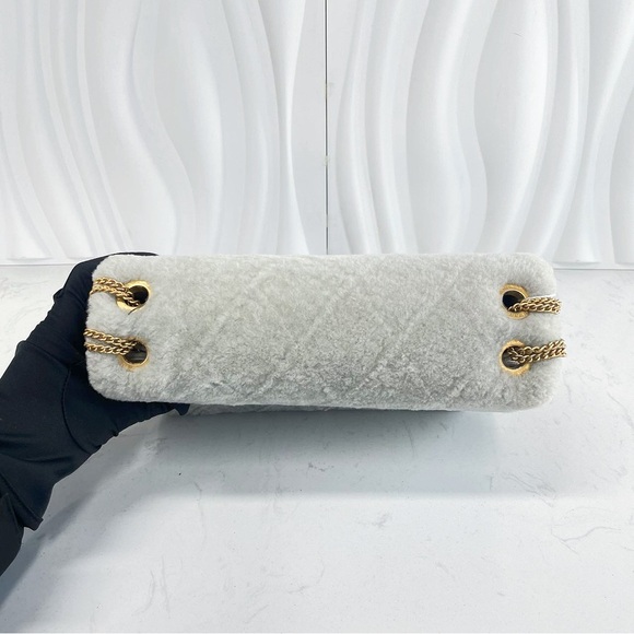 CHANEL Shearling CC Chain Flap Bag Grey Gold Hardware - Picture 3 of 16